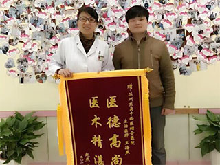 龙凤胎奶爸不远千里赶来报喜